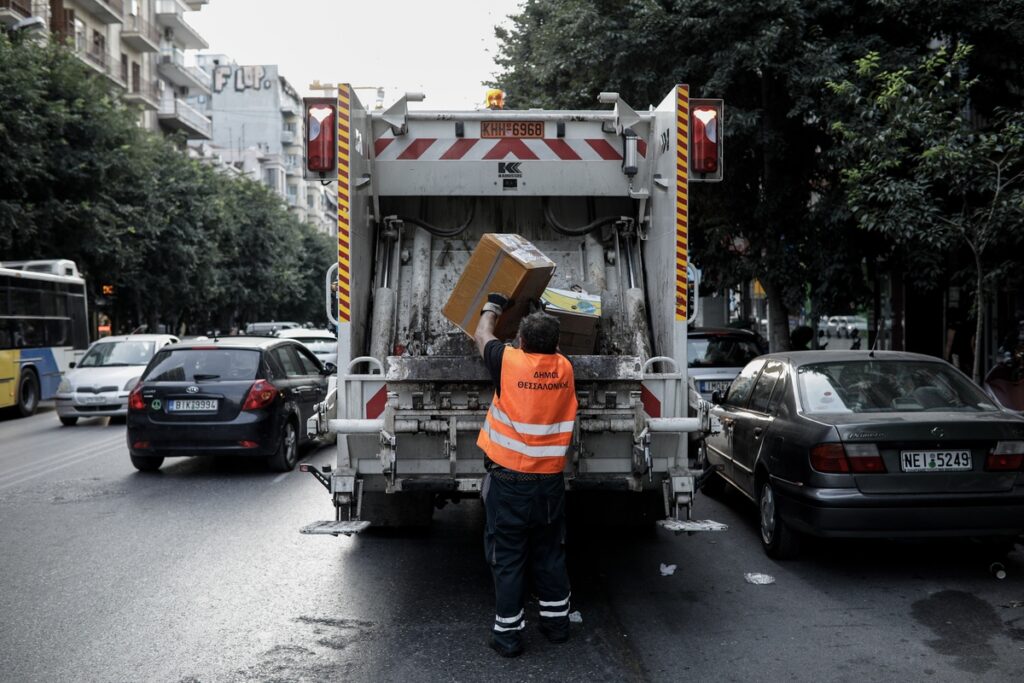 Μαξίμου: «Πλήρης ταύτιση» της ΝΔ με επιχειρηματικά συμφέροντα για τα σκουπίδια