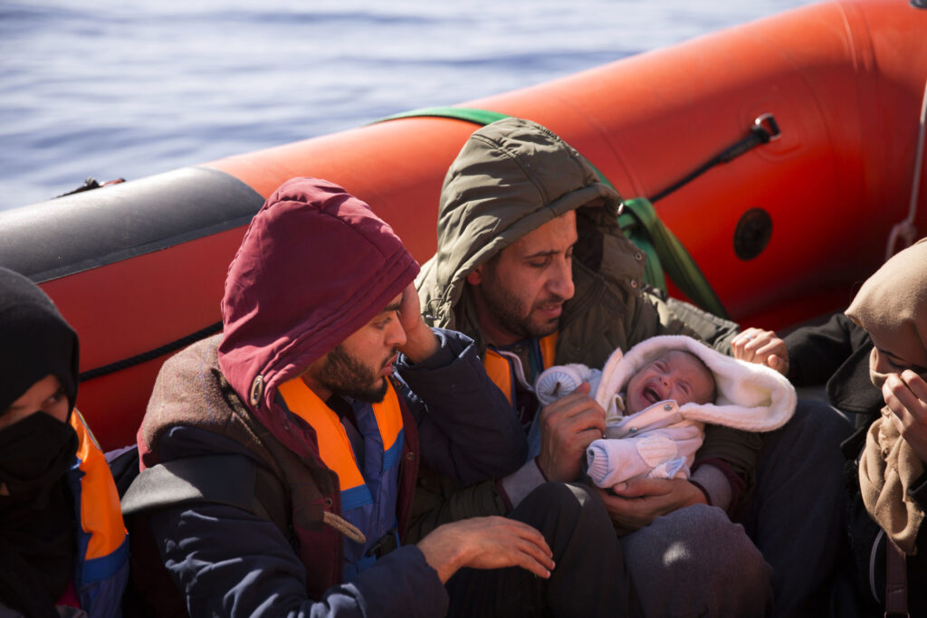 Ευρωπαίοι ακροδεξιοί μπλοκάρουν τη διάσωση μεταναστών – Τους αφήνουν να πνιγούν στη Μεσόγειο