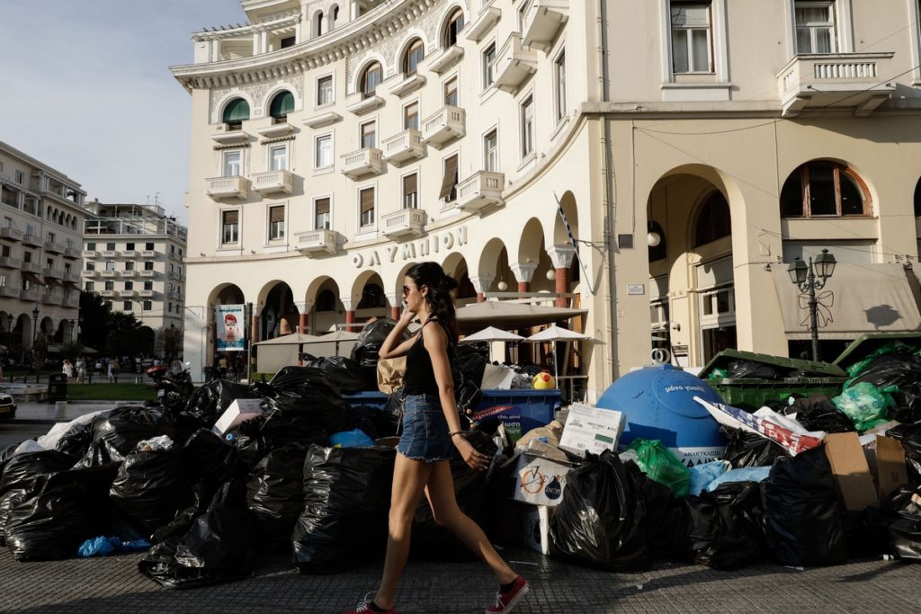 Θεσσαλονίκη: Κάνει πίσω ο Μπουτάρης για τους ιδιώτες στην καθαριότητα (Video)