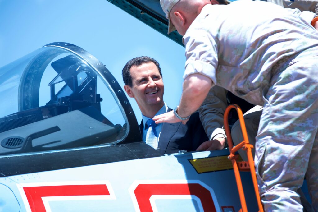 Ο Άσαντ βγήκε από το καβούκι του και μπήκε σε κόκπιτ ρωσικού μαχητικού αεροσκάφους