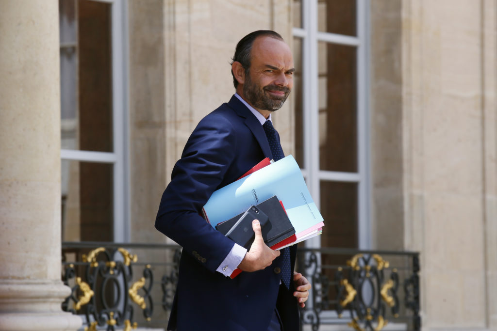 Γαλλία: «Σφίγγει το ζωνάρι» – Πάνω από 2 τρισ. το δημόσιο χρέος
