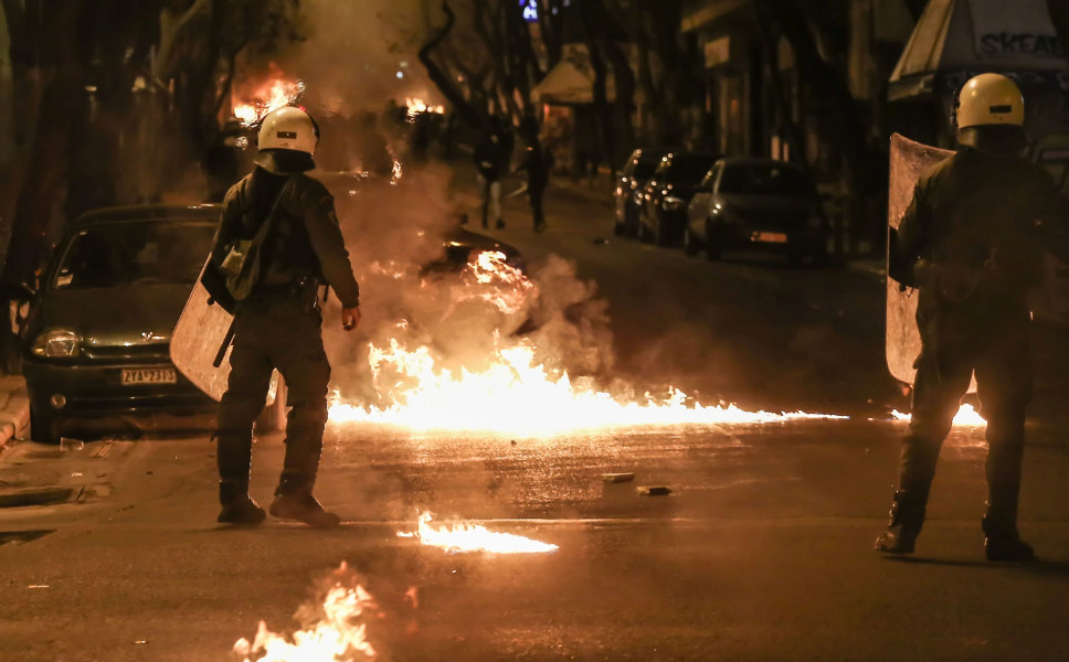 Επεισόδια έξω από το Πολυτεχνείο – Κλειστή η Πατησίων