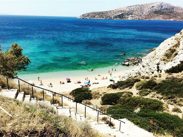 Πού να βουτήξετε αν ξεμείνατε στην Αθήνα – Οι καλύτερες κοντινές παραλίες