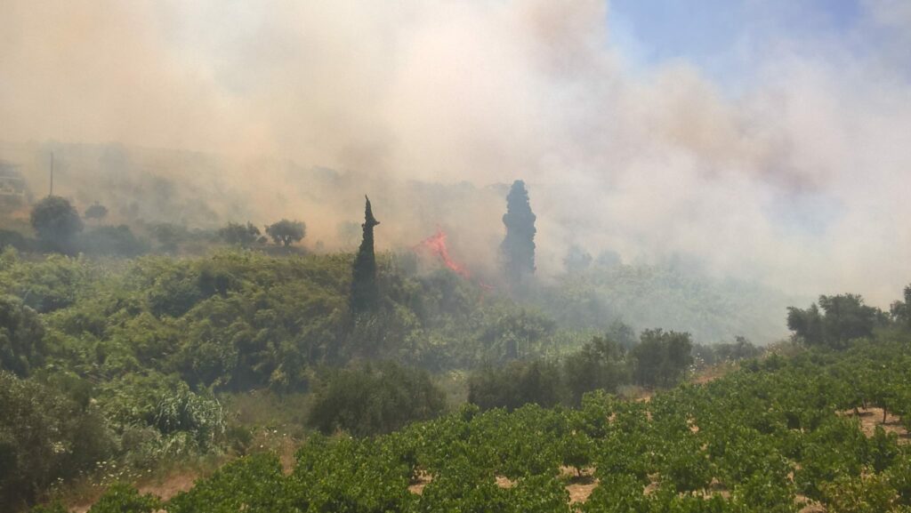 Αλβανία: Η φωτιά «γλείφει» χωριά της ελληνικής μειονότητας – Τη βοήθεια της Ελλάδας ζητούν οι ομογενείς