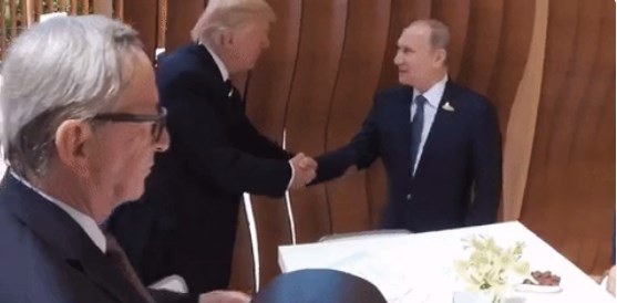Η πρώτη χειραψία Πούτιν – Τραμπ (Video)