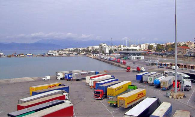 Πάτρα: Αυτοκίνητο έπεσε στο λιμάνι – Νεκρός ο οδηγός (Video)