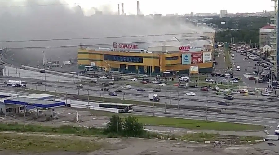 Καίγεται εμπορικό κέντρο στη Μόσχα – Υπάρχουν εγκλωβισμένοι (Videos)