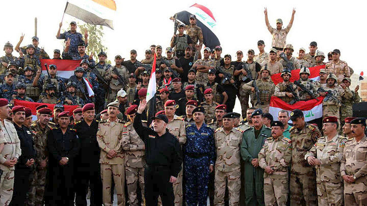 Ο πρωθυπουργός του Ιράκ ανακηρύσσει επίσημα τη νίκη στη Μοσούλη επί «της βαρβαρότητας» των τζιχαντιστών