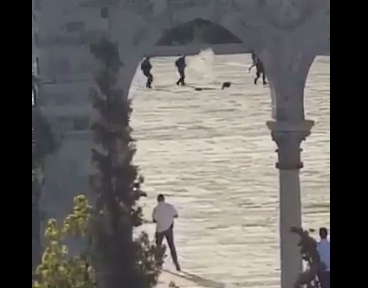 Ιερουσαλήμ: H στιγμή της επίθεσης στην παλιά πόλη – Νεκροί οι δράστες (Video)