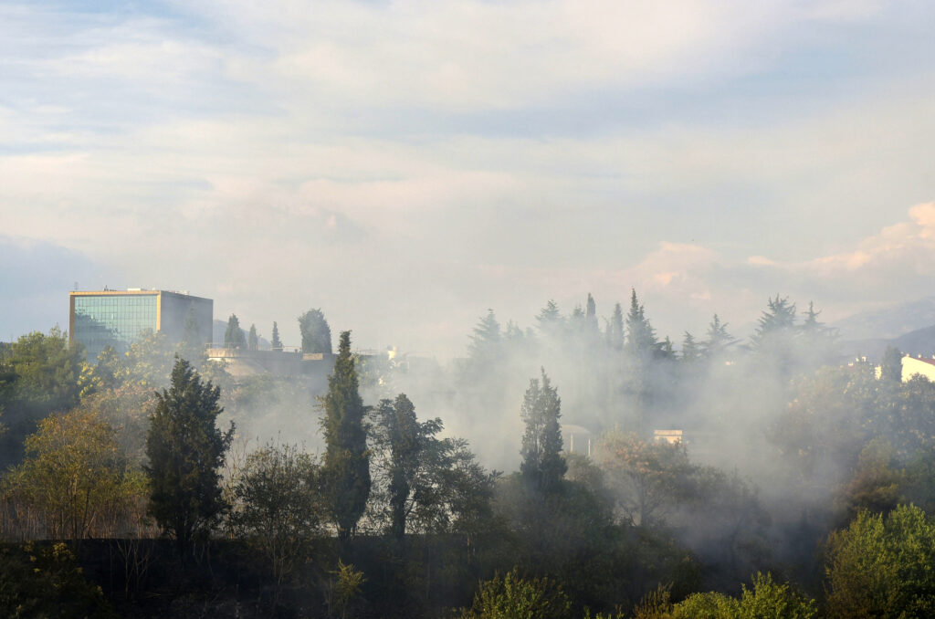 Κροατία: Καίγονται δάση στις ακτές της Αδριατικής