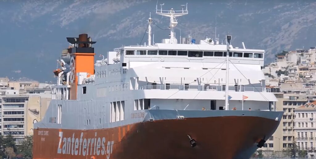 Πρόσκρουση του «Διονύσιος Σολωμός» στο λιμάνι της Σερίφου – Συνεχίζει το ταξίδι του