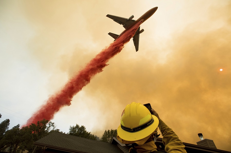 Μεγάλη πυρκαγιά μαίνεται στην Καλιφόρνια – Κάηκαν 29 σπίτια, απειλούνται εκατοντάδες