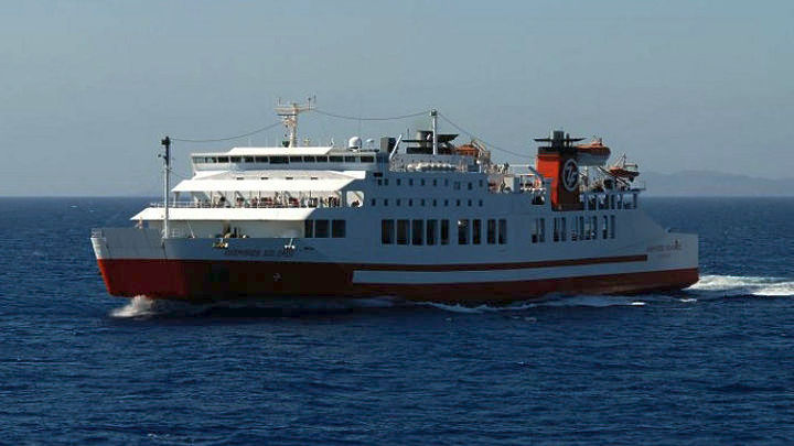 Ταλαιπωρία για τους 484 επιβάτες του «Διονύσιος Σολωμός» – Στους προορισμούς τους με άλλα πλοία