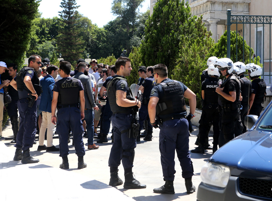 Η Νέα Δημοκρατία επιτίθεται στη κυβέρνηση για τα φέιγ-βολάν του Ρουβίκωνα