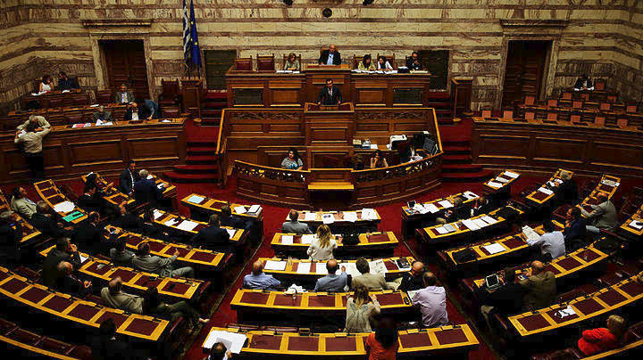 Βουλή: Ψηφίστηκε το πολυνομοσχέδιο για τους ΟΤΑ