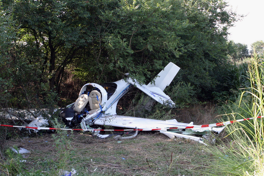 Τραγωδία στην Λάρισα: Αυτοί είναι οι δύο νεκροί του αεροσκάφους (Photos)