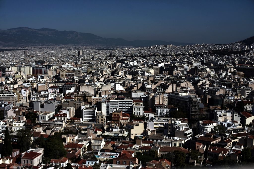 Σε πέντε δόσεις ο ΕΝΦΙΑ – Αλλαγές σε επιστροφή φόρου και ΦΠΑ, υποχρεωμένοι οι δικηγόροι να έχουν POS