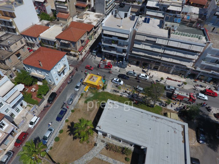 Ναύπακτος: Αυτοκίνητο λαμπάδιασε στο κέντρο της πόλης (Video)