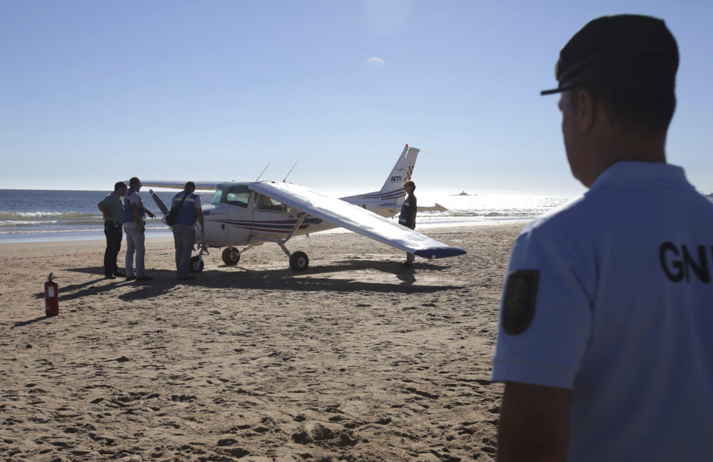 Πορτογαλία: Κατηγορίες για ανθρωποκτονία εξ αμελείας στους χειριστές του αεροσκάφους που σκότωσε δύο άτομα σε παραλία