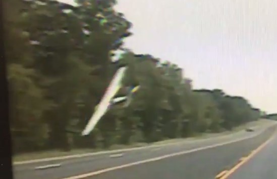 Τέξας: Συντριβή μικρού αεροπλάνου μπροστά στην κάμερα (Video)