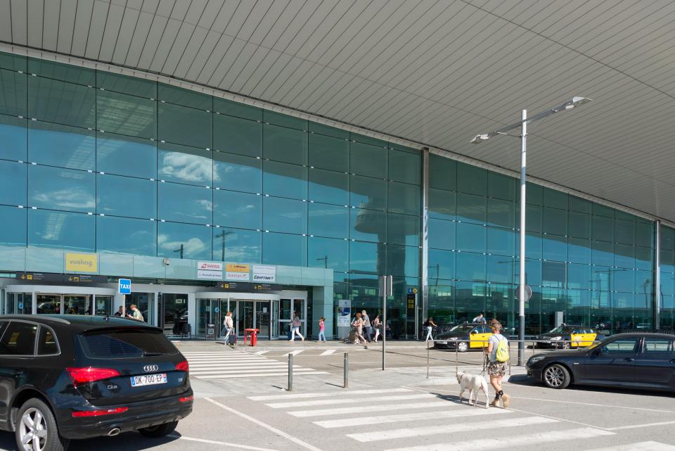 Ταλαιπωρία για τους επιβάτες σε μεγάλο αεροδρόμιο της Ευρώπης – Απεργεί το προσωπικό ασφαλείας