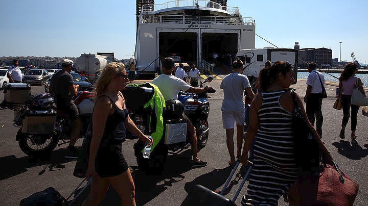 Ξεκίνησε η μεγάλη έξοδος: Αυξημένη η κίνηση στα λιμάνια