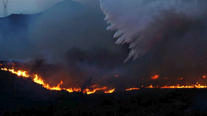 Δύο «εισαγόμενες» πυρκαγιές καίνε τα ελληνοαλβανικά σύνορα στη Θεσπρωτία