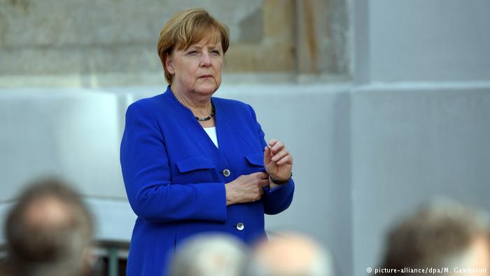 Γερμανία: Η Μέρκελ χάνει «πόντους» αλλά δεν ανησυχεί