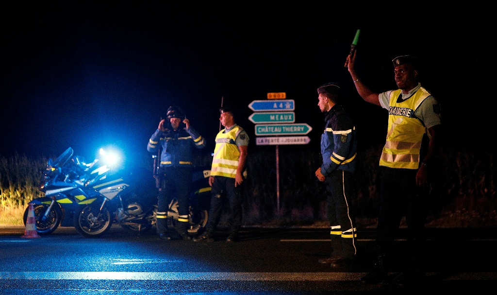 Παρίσι: Υπό την επήρεια «φαρμάκων» ο οδηγός που μπήκε στην πιτσαρία με το αυτοκίνητό του