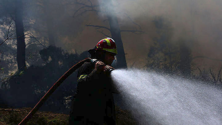 Υπό ύφεση η μεγάλη πυρκαγιά στην Κέρκυρα