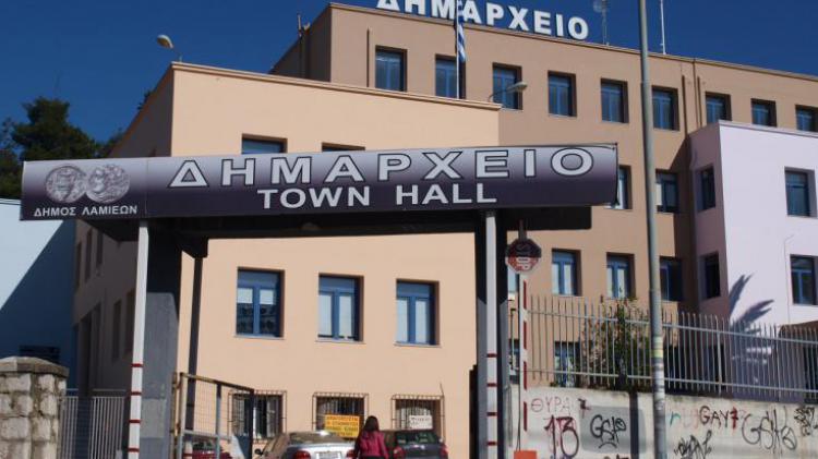 Η ΑΔΕΔΥ καταγγέλλει το Δήμο Λαμιέων που απολύει εργαζόμενους για να δώσει την καθαριότητα σε ιδιώτες