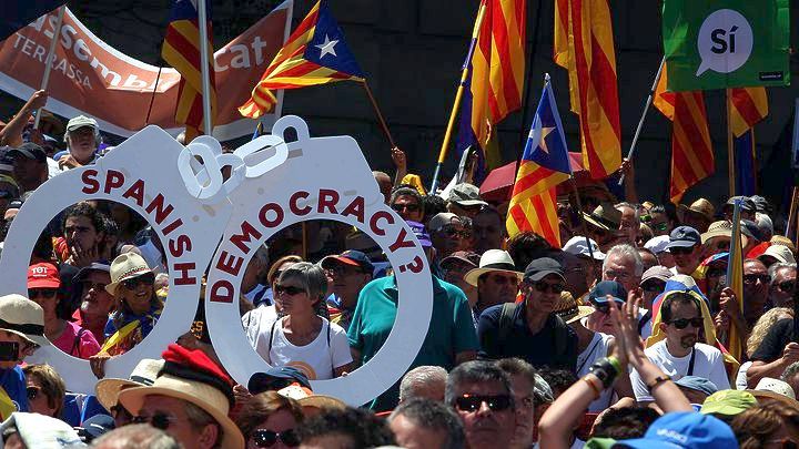 Στην τελική ευθεία το δημοψήφισμα για την ανεξαρτησία της Καταλονίας