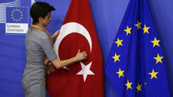 Κομισιόν: «Αδύνατη» η ένταξη της Τουρκίας στην ΕΕ