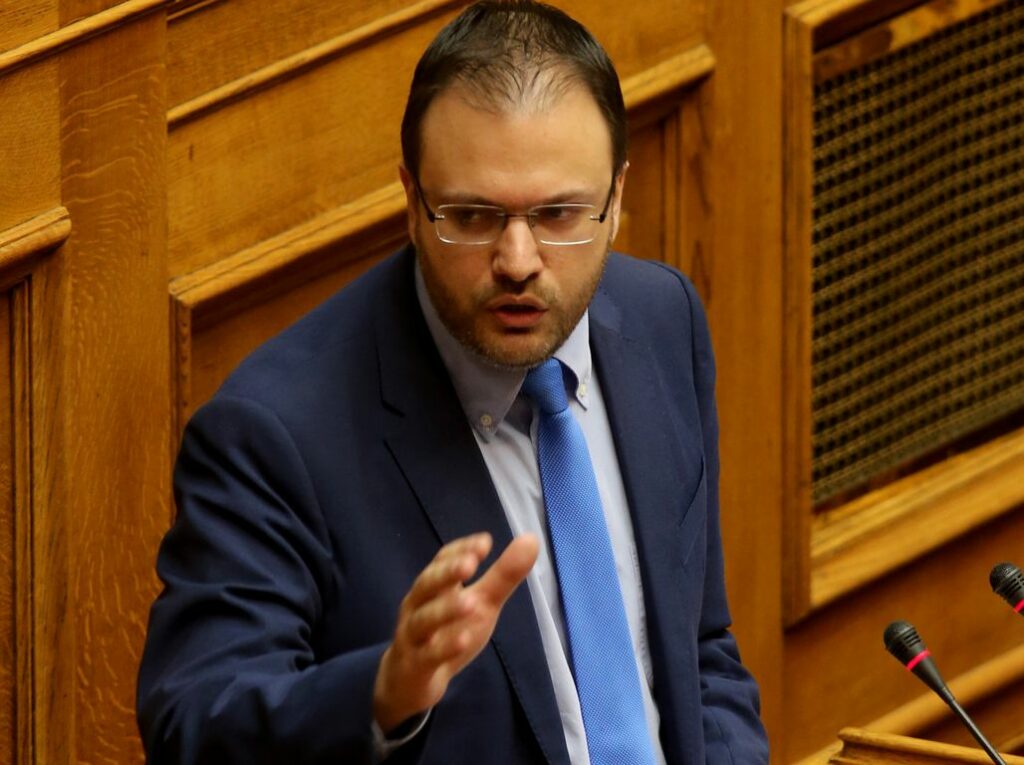 Δεν θα είναι υποψήφιος για την προεδρία της κεντροαριστεράς ο Θεοχαρόπουλος