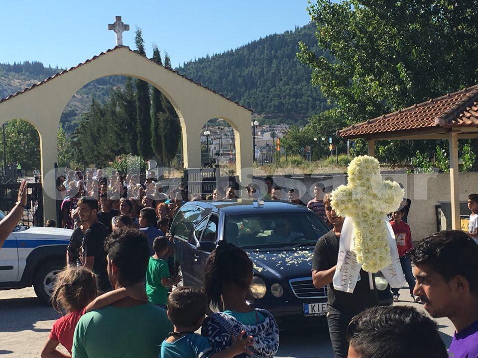 Σπαραγμός στην κηδεία του 3χρονου Νίκου από το «Χαμόγελο του Παιδιού»