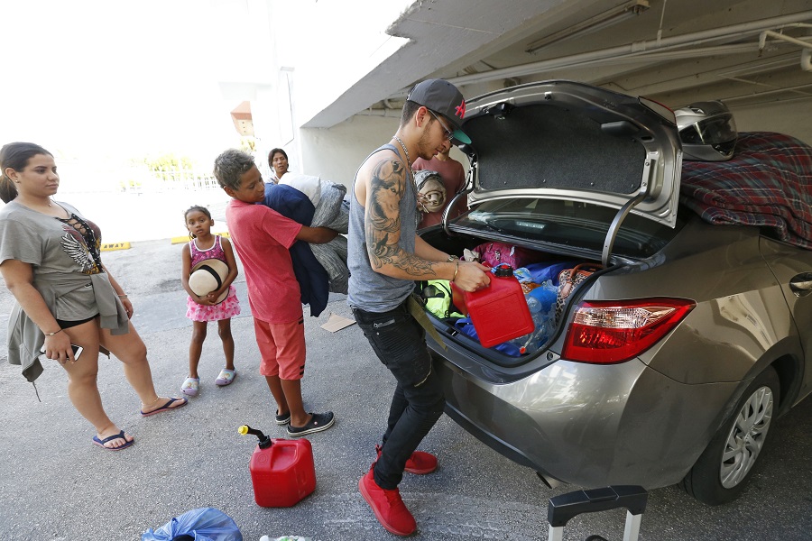 Κυκλώνας Ίρμα: Πανικός στη Φλόριντα – Άδειασαν τα βενζινάδικα και τα ράφια των σούπερ μάρκετ