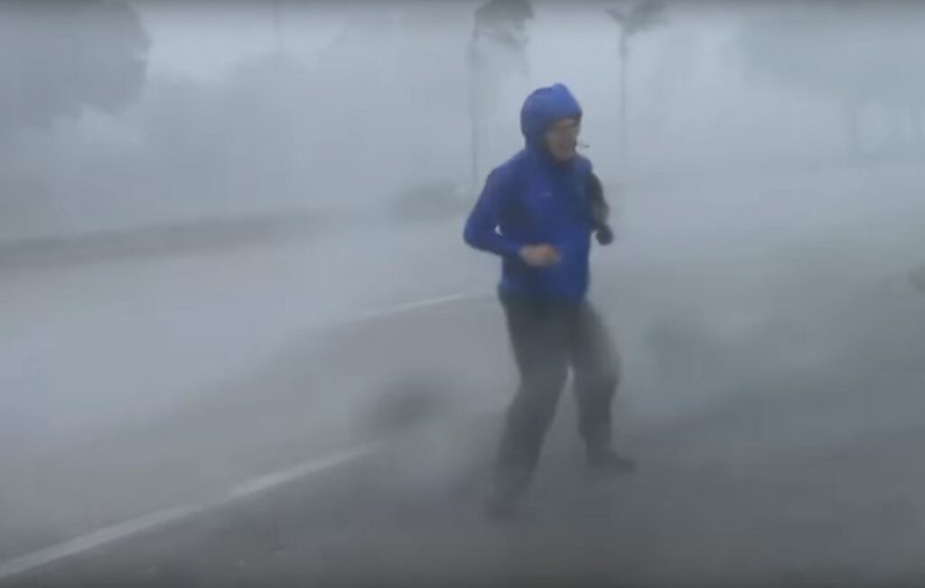 Φλόριντα: Ο κυκλώνας παίρνει και τον μετεωρολόγο μαζί! (Video)
