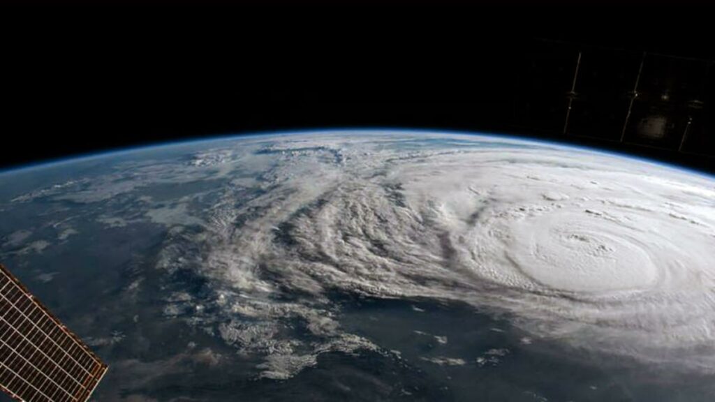 Το πρόσωπο του κυκλώνα «Ίρμα» από το διάστημα (Video)
