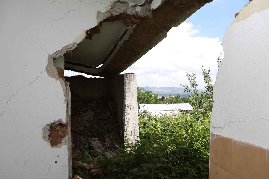 «Το χωριό Ανάργυροι στο Αμύνταιο πρέπει να εκκενωθεί άμεσα» δηλώνει ο σεισμολόγος Ευθύμιος Λέκκας (Photos)