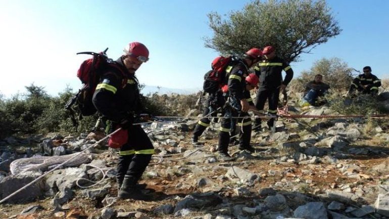 Κρήτη: Έπεσε σε φαράγγι και πιάστηκε σε κλαδί!