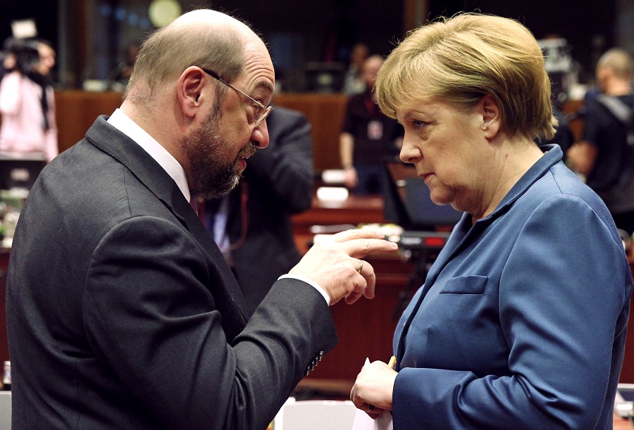Spiegel: «Αφήστε και τους Έλληνες να ψηφίσουν»