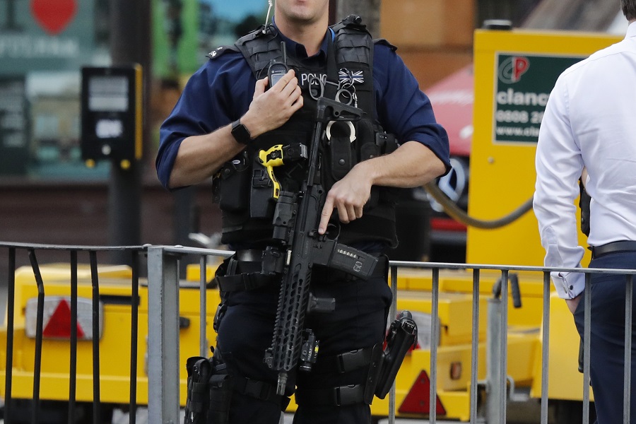 Σε «κρίσιμο» συναγερμό η Βρετανία μετά την έκρηξη στο μετρό του Λονδίνου