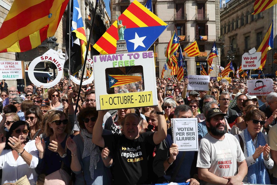 Οι Καταλανοί επιμένουν στο δημοψήφισμα για ανεξαρτησία