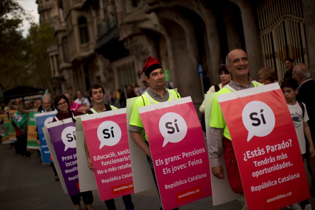 Η Μαδρίτη «σφίγγει τη μέγγενη» στην Καταλονία