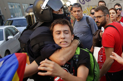 Εθνοφυλακή εναντίον των αυτονομιστών στην Καταλονία – Φουντώνει η σύγκρουση με τον Ραχόι (Photos)