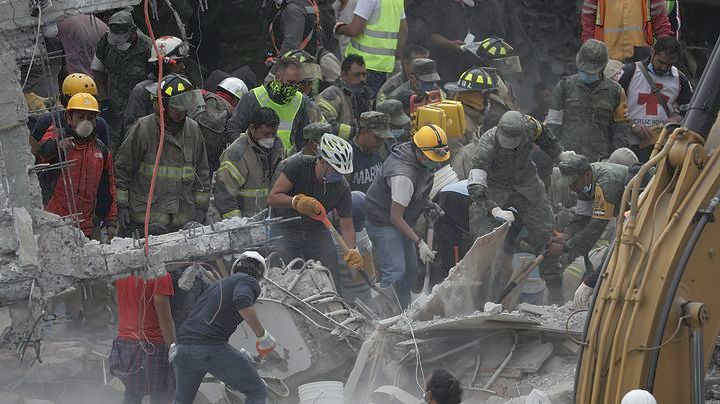 Εκατοντάδες οι νεκροί από τον ισχυρό σεισμό στο Μεξικό – Κανένας Έλληνας τραυματίας (Photos-Video)