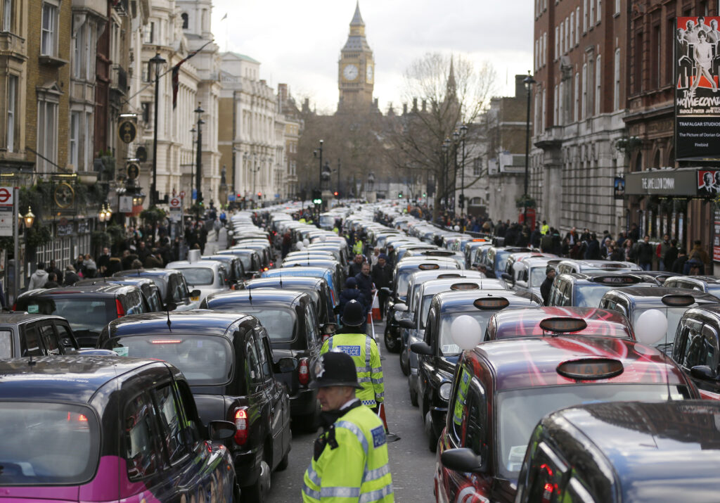 To Λονδίνο ρίχνει πόρτα στην Uber (Photo)