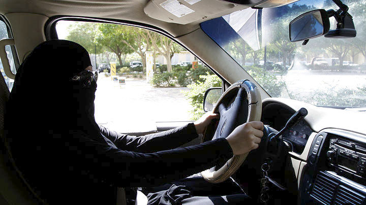 Σαουδική Αραβία: Οι γυναίκες στο τιμόνι – Τέλος η απαγόρευση με βασιλικό διάταγμα