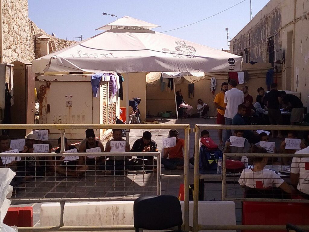 Απεργία πείνας και δίψας από πρόσφυγες στο Ρέθυμνο – Ζητούν να μεταφερθούν στην Αθήνα