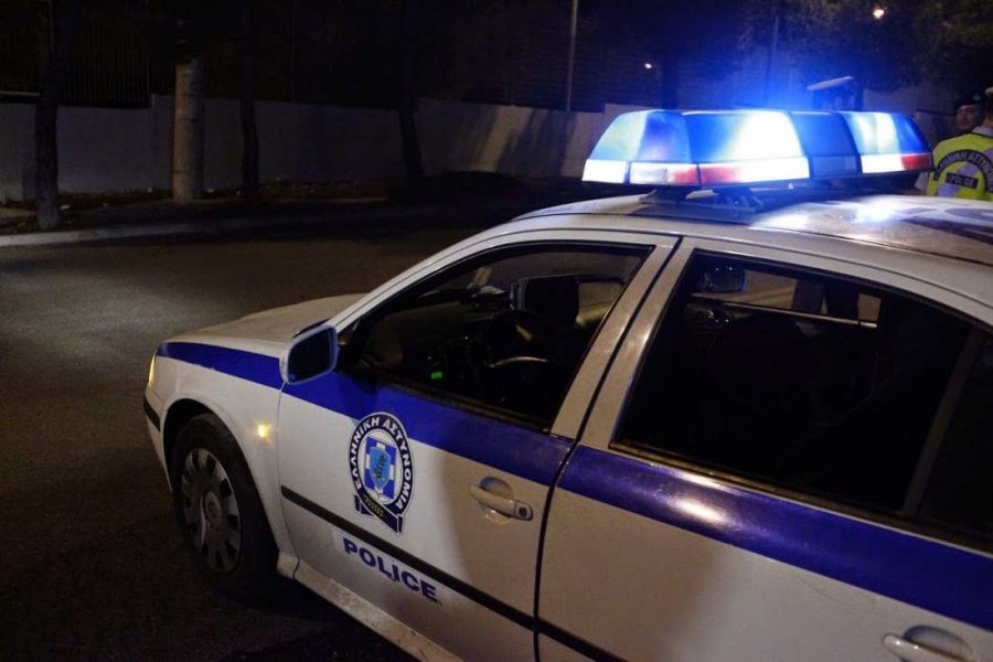 Ένοπλοι άρπαξαν όχημα της ασφάλειας από αστυνομικό στο Π. Φάληρο